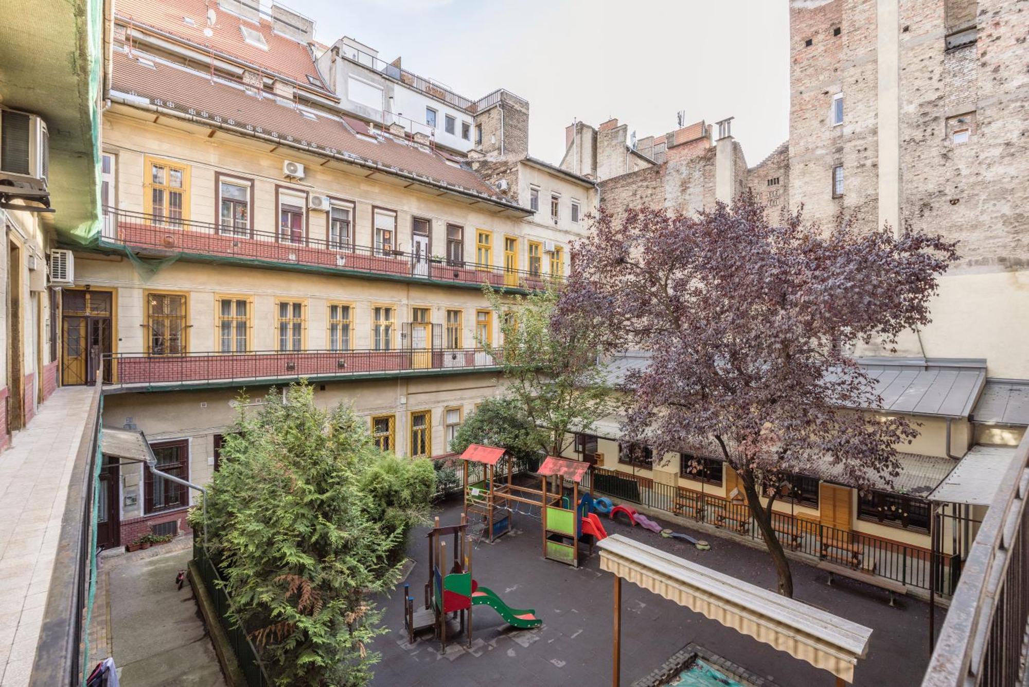 Just Chillin Apt-Budapest Most Historic Landmarks Exteriör bild
